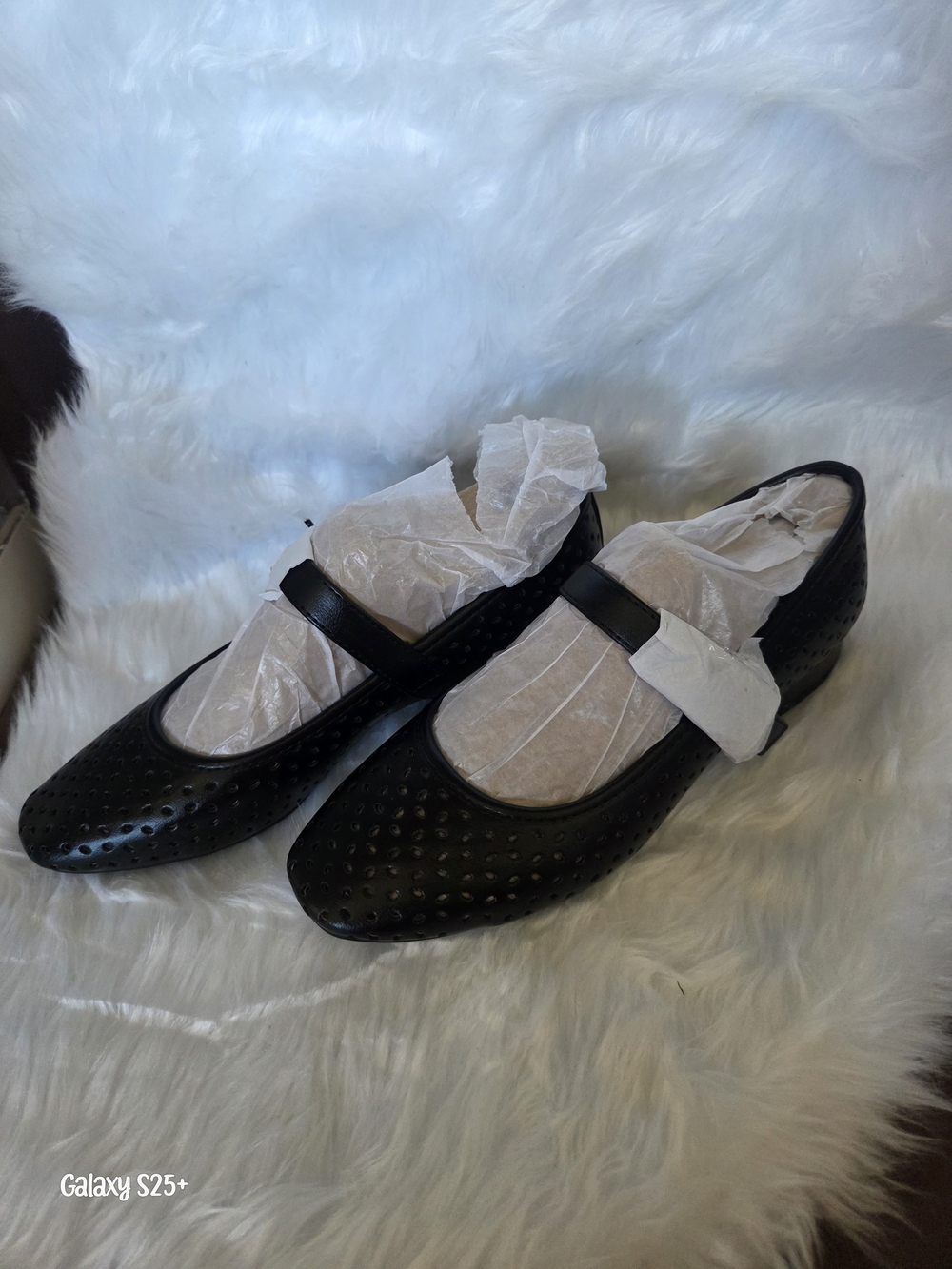 Life Stride Black Perforated Mary Jane Flats Size 5.5